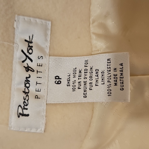 VTG 100% Wool Cream Coat Petites Size 6 -  With Fox Fur Trim Hood - Picture 2 of 5